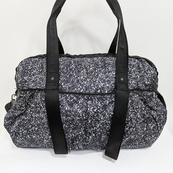 🦄 RARE Lululemon Reflective All Day Duffle Bag - Picture 6 of 16
